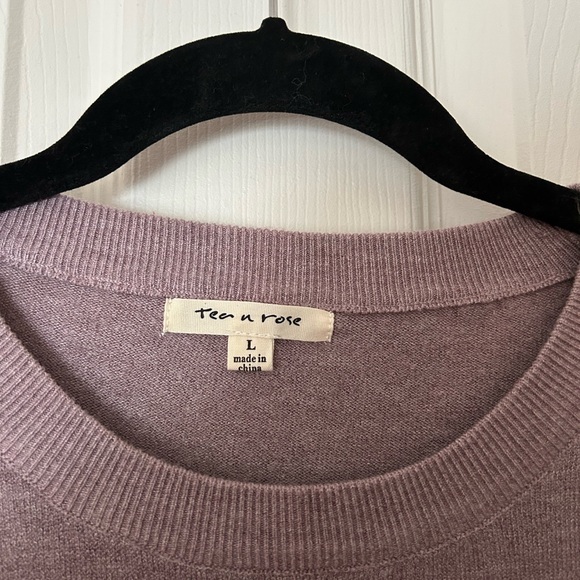 Tea n Rose Sweater - Picture 6 of 15